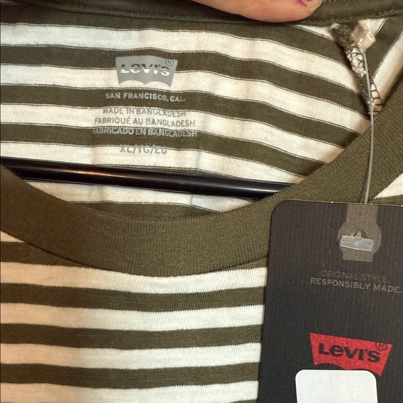 NWT Levi's Olive and White Striped T-Shirt XXL - Picture 2 of 7
